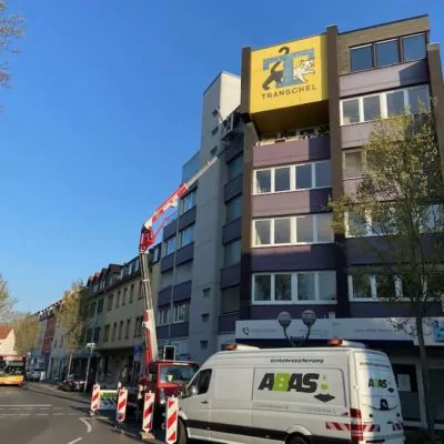 image2 Bauarbeiten-an-einem-Gebaeude-an-einer-Strassenkreutzung-in-25-Metern-Hoehe