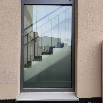 treppenhaus-kleines-fenster Treppenhaus mit kleinem Fenster
